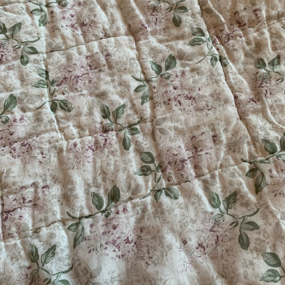 Vintage Style Floral Patchwork Quilt - Picture 3 of 6